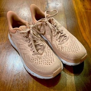 Women’s Hoka One One Clifton 7 Size 8